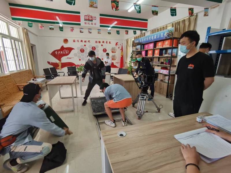 站前区广告片拍摄公司：极简主义践行者，少即是多的视觉哲学