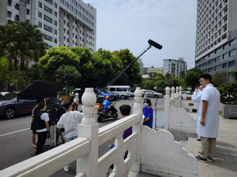 站前区广告片拍摄公司低成本实现高规格制作的诀窍